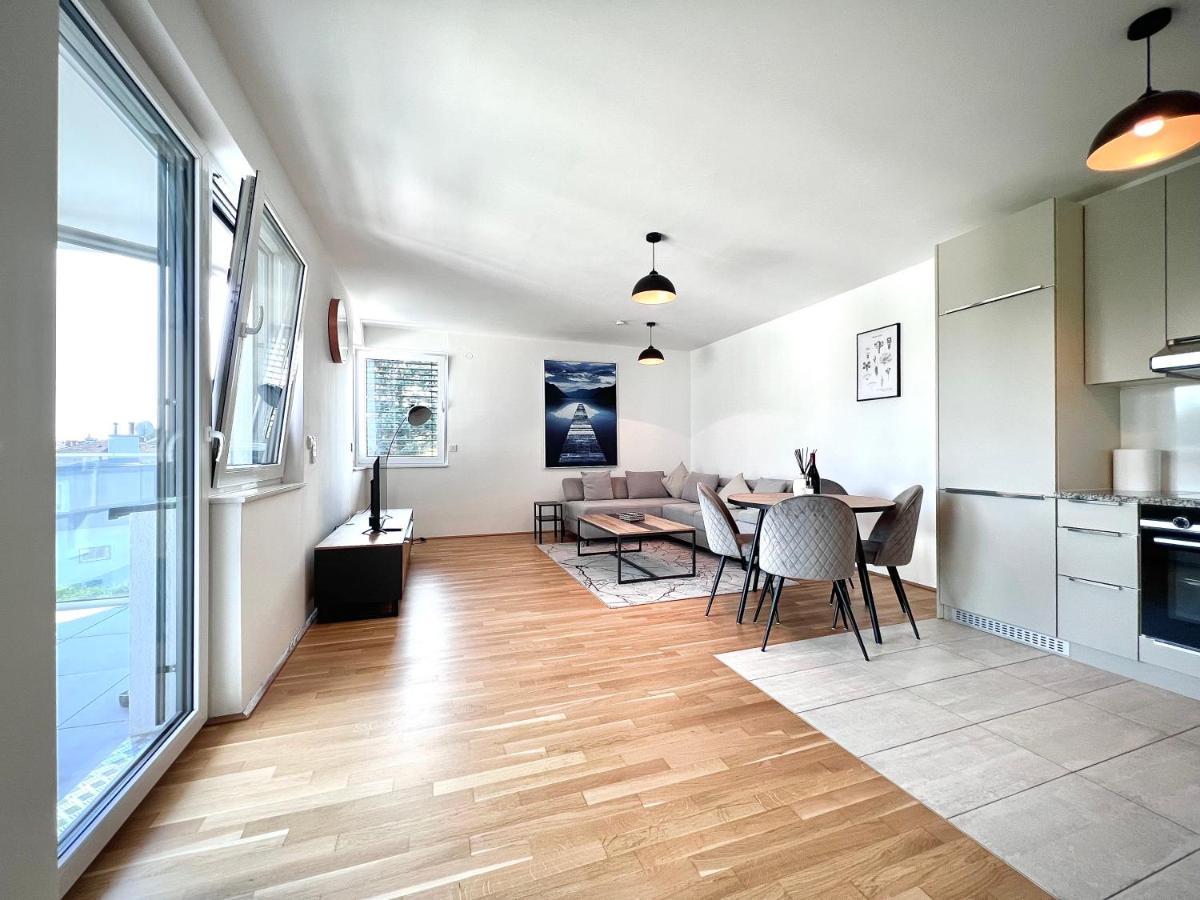 Schonbrunn Apartment *
